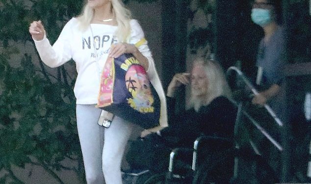 Heather Locklear, 63, pomaže mami Diane, 91, u obavljanju poslova u LA-u unatoč teškoj prošlosti