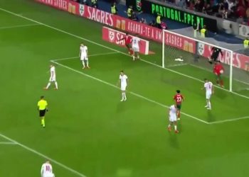 Infinito CR7: postiže gol broj 910 u karijeri udarcem iznad glave