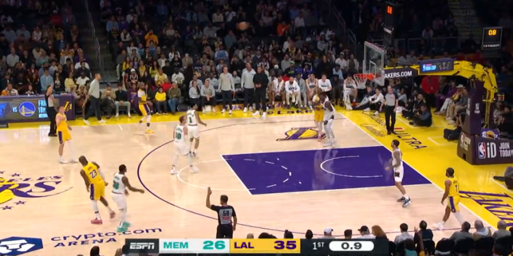 Infinito LeBron: trojka kod sirene je ludnica!