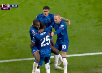 Izvanredan pogodak Caiceda! United-Chelsea završava 1-1