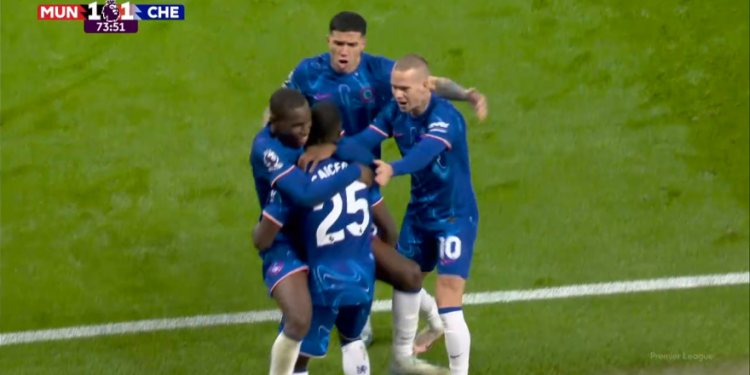 Izvanredan pogodak Caiceda! United-Chelsea završava 1-1