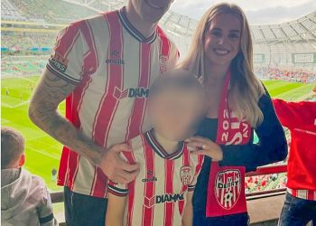 James McClean vraća se u Irsku sa suprugom dok se pojavljuje snimka kako ismijava bijesne obožavatelje nakon svog prosvjeda za sjećanje prije nego što je zvijezda Wrexhama britansku vojsku nazvala ‘teroristima’