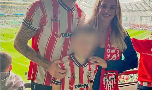 James McClean vraća se u Irsku sa suprugom dok se pojavljuje snimka kako ismijava bijesne obožavatelje nakon svog prosvjeda za sjećanje prije nego što je zvijezda Wrexhama britansku vojsku nazvala ‘teroristima’