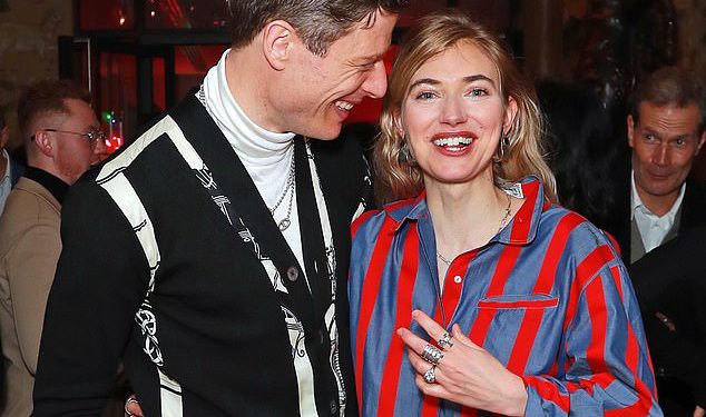 James Norton priznaje da razlaz s bivšom zaručnicom Imogen Poots nije bila njegova odluka dok otkriva srceparajući razlog zašto su prekinuli