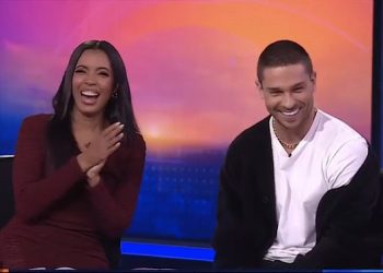 Joey Essex VRLO koketira s TV voditeljicom u jezivom chatu dok on inzistira da je ‘materijal za muža’, a ona mu predlaže da se skine – nakon razlaza s Jessy Potts