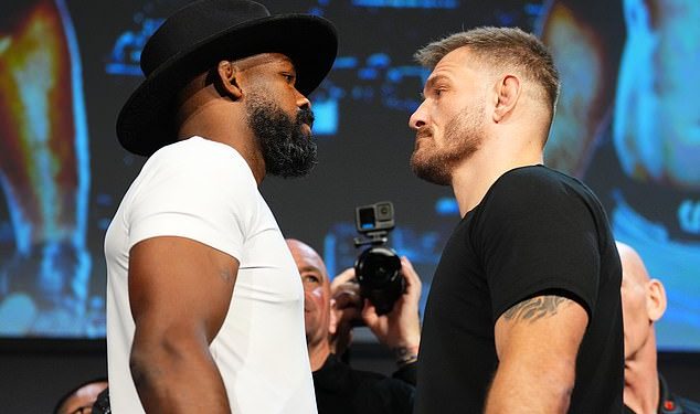 Jon Jones ostavlja Stipu Miočića zbunjenog prijetnjom od šest riječi nakon što se odbio rukovati dok se suparnici prvi put sučeljavaju na napetoj konferenciji za novinare UFC-a 309