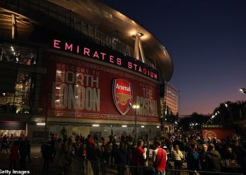 Kako Arsenal može pojačati stadion Emirates da sustigne rivale – stručnjaci otkrivaju pet mogućih poboljšanja uključujući seizmičku promjenu