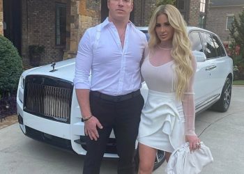 Kamioni za selidbu uočeni u vili Kim Zolciak i Kroya Biermanna dok se obitelj okuplja za posljednji Dan zahvalnosti