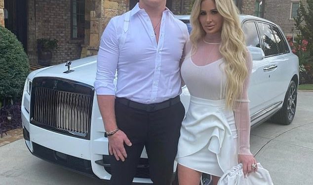 Kamioni za selidbu uočeni u vili Kim Zolciak i Kroya Biermanna dok se obitelj okuplja za posljednji Dan zahvalnosti
