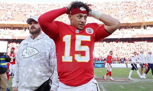 Kansas City Chiefs produžili su svoj rekord bez poraza zahvaljujući nečuvenoj finalnoj igri protiv Denver Broncosa