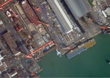 Kina gradi neobičan nosač aviona