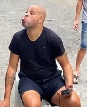 Kultni nogometaš 2000-ih izaziva strahove za zdravlje jer izgleda neprepoznatljivo dok bosonog gutlja pivo na ulici nakon što se borio s alkoholizmom nakon očeve smrti