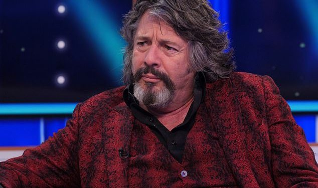 Laurence Llewelyn-Bowen, 59, uskače u ‘manopauzu’: Presenter je posljednji koji tvrdi da se ‘muči nositi’ sa srednjim godinama i uzima dodatke testosterona kako bi vratio svoju ‘sočnost’