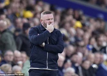 Leeds 3-0 Plymouth: Waynea Rooneya bodre domaći navijači dok njegova momčad doživljava poraz na Elland Roadu… s Dan Jamesom, Joelom Piroeom i Brendenom Aaronsonom koji pogađaju