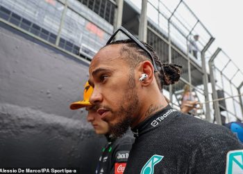 Lewis Hamilton prijeti NAPUŠTANJEM ostatka F1 sezone jer novi zvuk s njegovog radija otkriva da je Mercedesov bolid nazvao ‘najgorim ikada’ u ‘katastrofi’ vožnji na Velikoj nagradi Brazila