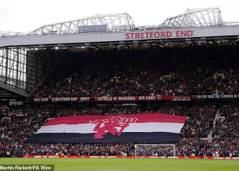 Man United razmišlja o smanjenju plaćanja od 40.000 funti godišnje klupskoj udruzi navijača s invaliditetom PREPOLOVILO – u još jednoj od strogih mjera za rezanje troškova Sir Jima Ratcliffea