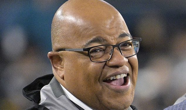 Mike Tirico otkriva da je pretrpio tešku ozljedu tijekom NBC-jevog prijenosa ‘Sunday Night Football’