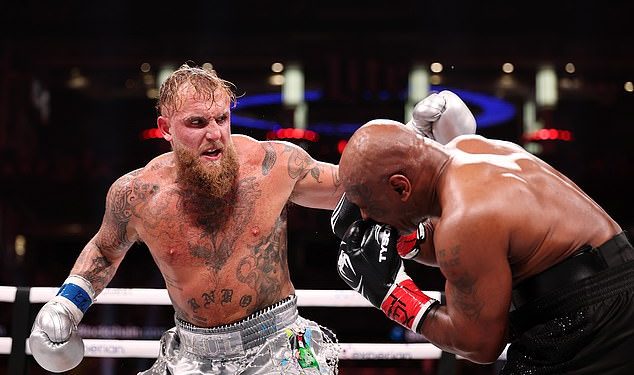 Mike Tyson i Jake Paul SUSPENDIRANI su nakon kontroverznog sukoba u kojem su obožavatelji prozivali Netflix da se bori za ‘zlostavljanje starijih osoba’ i označavali to kao ‘tužnu sramotu’