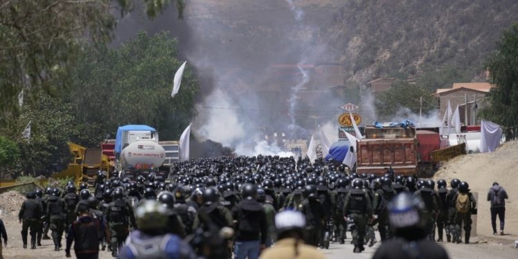 Morales iz Bolivije štrajka glađu dok se njegovi navijači sukobljavaju s policijom (VIDEO) — RT World News