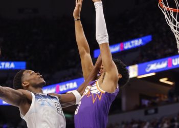 NBA Minnesota Timberwolves-Phoenix Suns 120-117: Randle (35) odlučujući, trojka na sirenu