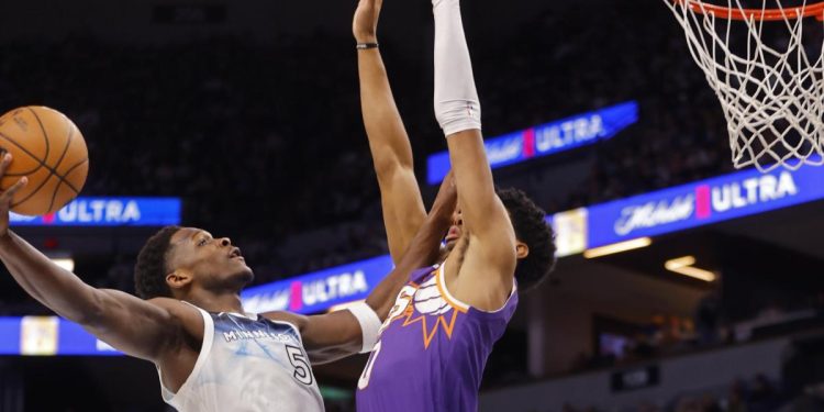NBA Minnesota Timberwolves-Phoenix Suns 120-117: Randle (35) odlučujući, trojka na sirenu