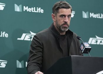 NFL trade deadline LIVE: Jets trade receiver after Aaron Rodgers criticism as Marshon Lattimore leaves Saints
