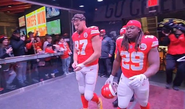 Navijači NFL-a kritiziraju ‘sitnog’ Travisa Kelcea zbog reakcije na pobjedu Chiefsa nad Raiderima u sretnom bijegu