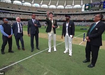 Nevjerojatan trenutak legende kriketa Ravija Shastrija na TV-u uživo izludio je obožavatelje prije nego što je testiranje Indije i Australije uopće počelo