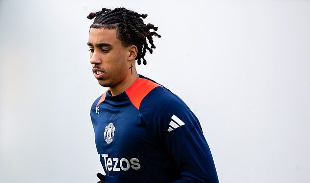 Novi trener Man Uniteda Ruben Amorim povukao je Lenyja Yoroa iz momčadi na dan utakmice… ali bi tinejdžer ipak mogao debitirati u seniorskoj momčadi u nedjelju