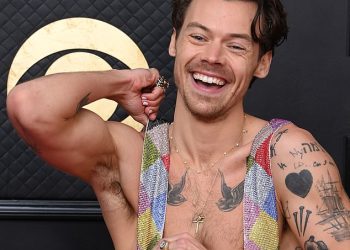 Obožavatelji Harryja Stylesa i Paula Mescala izbezumili su dok dijele teorije da će se pojaviti na natjecanjima sličnih nakon što je Timothée Chalamet izazvao pandemonij svojom pojavom