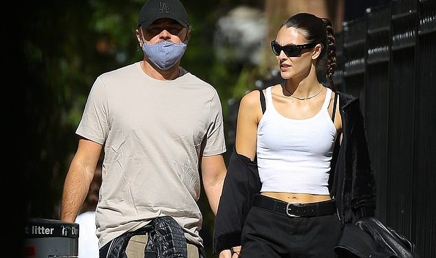 Obožavatelji poludjeli zbog novih viralnih glasina da se Leonardo DiCaprio (50) NAPOKON zaručio s manekenkom Vittoriom Ceretti (26)