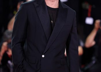 Otkriveni su planovi Brada Pitta i djevojke Ines de Ramon za Dan zahvalnosti usred njegovog razdora sa šestero djece