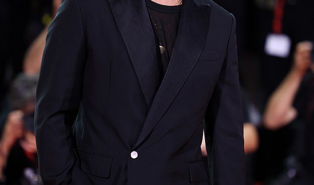 Otkriveni su planovi Brada Pitta i djevojke Ines de Ramon za Dan zahvalnosti usred njegovog razdora sa šestero djece