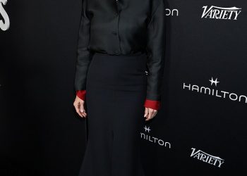 Pamela Anderson obukla je suknju koja grli bokove u čast redatelja Posljednje showgirl