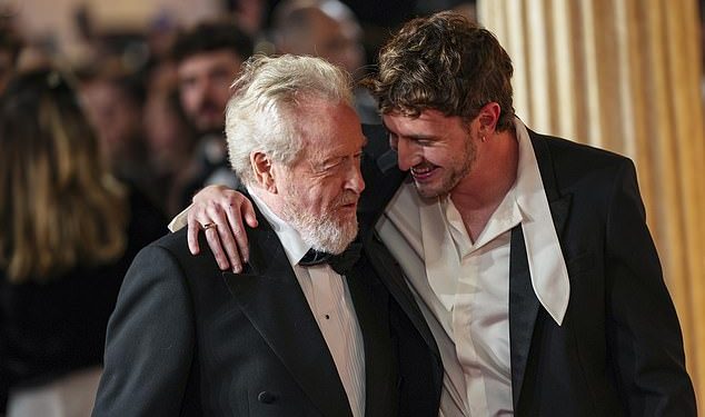 Paul Mescal i Ridley Scott pokazuju svoju blisku vezu na premijeri Gladijatora II u Londonu nakon što je glumac otkrio da su imali ‘veliku svađu’ tijekom snimanja