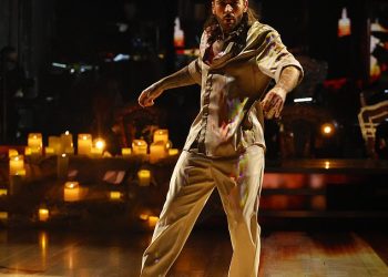 Pete Wicks iz Strictlyja ostavlja gledatelje u suzama dok odaje počast svojoj babi emotivnim plesom nakon što je rekao da je njezina smrt bila ‘najteže razdoblje’ u njegovom životu