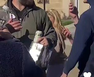 Radio voditelj napao Jasona Kelcea jer je obožavateljici razbio telefon nakon što je Travisu nazvao ‘je*****’ zbog Taylor Swift