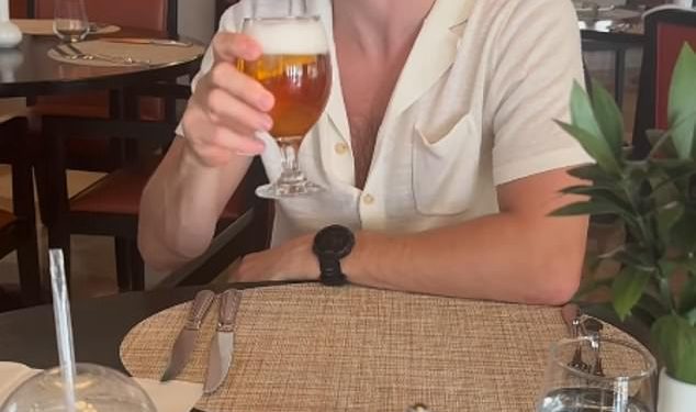 Rebecca Adlington je šokirana kada je podijelila video na kojem njezin suprug Andy pije deset pića na alkoholnom all-inclusive odmoru