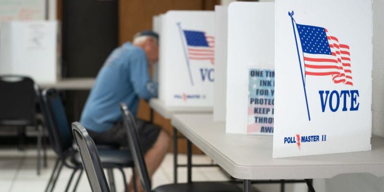 Republikanci predvode demokrate na bojnom prijevremenom glasovanju u Sjevernoj Karolini: podaci