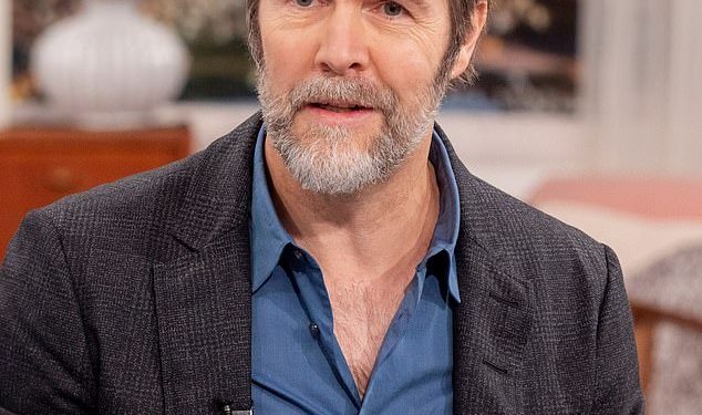 Rhod Gilbert otkriva dvostruku tragediju samo nekoliko mjeseci nakon što se potpuno izliječio od četvrtog stadija raka glave i vrata