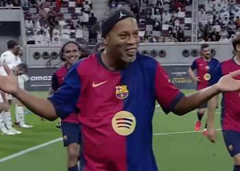 Ronaldinho, beskrajna klasa! Kakav gol iz slobodnog udarca protiv legendi Reala