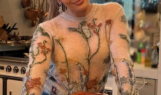 Samostalna fotografija J Lo za Dan zahvalnosti: Jennifer Lopez blista dok pozira s puricom – dok Ben Affleck izlaže ugodan izgled sa svojom bivšom suprugom Jennifer Garner