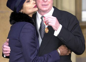 Sir Michael Caine otkriva zašto misli da bi Velika Britanija bila ‘luda da izbaci’ kraljevsku obitelj nakon VRLO divljačke izjave Iana McKellena