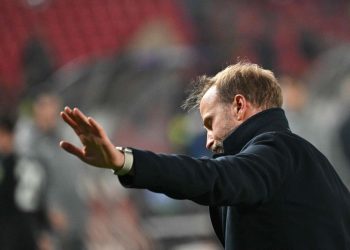 Sportske novosti – Trener Stuttgarta na udaru nakon teškog poraza u Srbiji: ‘Bio je kao pokisla pudlica, djelovao je uplašeno’