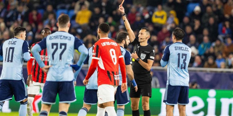 Sportske novosti – VIDEO: Nevjerojatna glupost bivšeg dinamovca. U deset sekundi zaradio isključenje, a nije napravio prekršaj