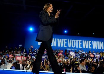 Stalno sučeljavanje na bojnom polju: Harris i Trump održavaju dvoboje miljama udaljeni