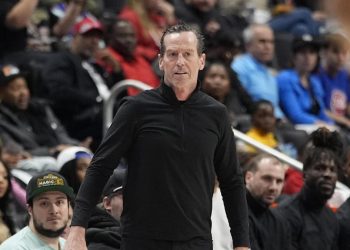 Štrajkovi, svežnjevi dolara, trostruke i nevjerojatno more: Atkinsonov roman u Napulju