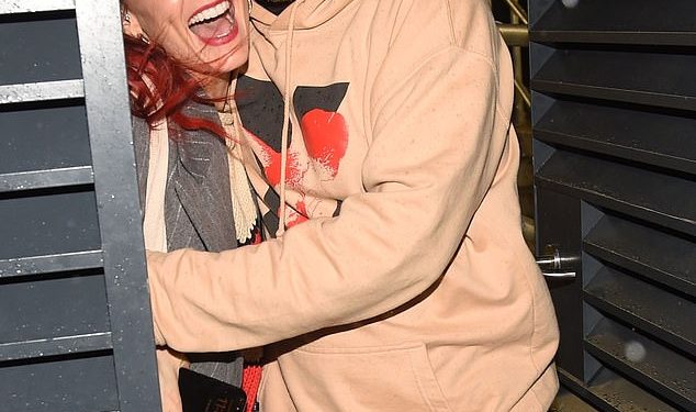 Strogo šefovi ‘sjekira službeni završetak zabave’ usred nedavnih skandala ostavljajući zvijezde da radosno puštaju kosu u hotelskom baru nakon specijalne emisije za Blackpool