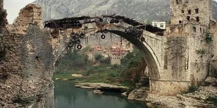 Tko je i kako prije 31 godinu srušio Stari most u Mostaru?