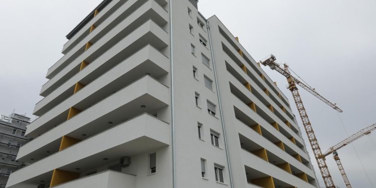 Tko kupuje nekretnine? Više od pola kupaca plaća gotovinom, a preferiraju jednu vrstu stanova